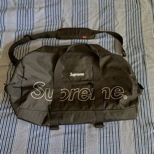 Supreme FW18 duffel bag